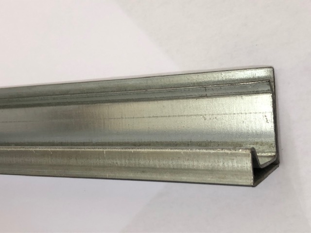 Profilo a flangia da 20 in acciaio zincato spessore 8/10 di mm